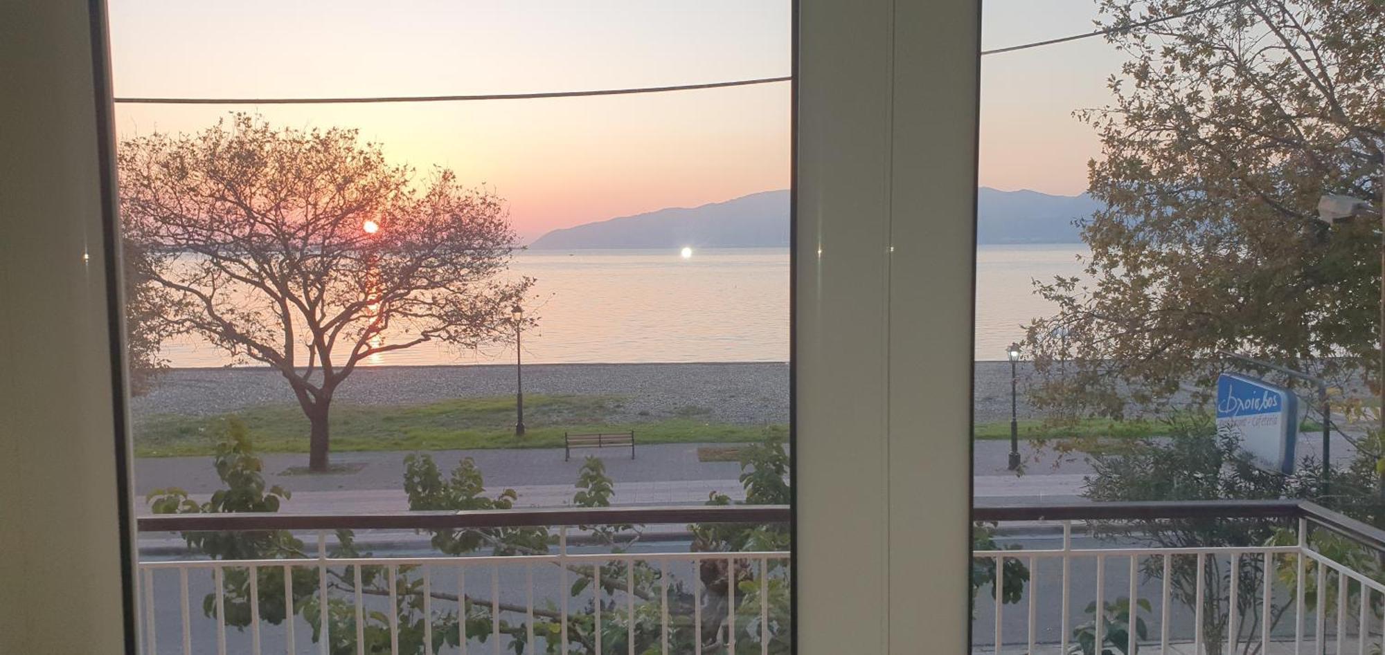 Nafpaktos Beach House Sea View Apartment First Floor Exterior foto